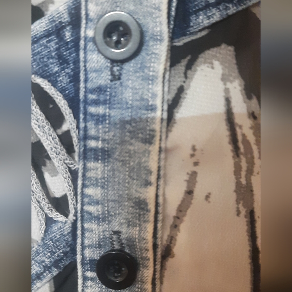 Beautiful Tie-Knot Shirt Top - Picture 7 of 9